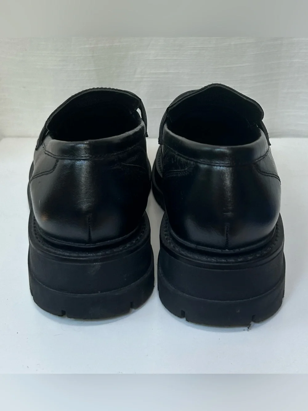 Vince Camuto Black Leather Classic Preppy Neitral Penny Loafers